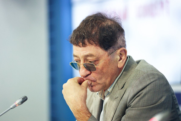 Лепс попал в больницу после скандального концерта, где он курил на сцене и матерился. Его выступления оказались под угрозой отмены