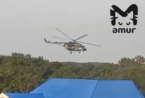 Серия взрывов прогремела во Владивостоке рядом с административными зданиями. Над городом заметили военный вертолет
