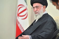 Верховный лидер Ирана двумя словами анонсировал новую фазу конфликта с Израилем Верховный лидер Ирана двумя словами анонсировал новую фазу конфликта с Израилем