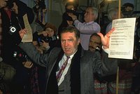 Скандальный бизнесмен-христианин Стерлигов говорит, что разорен. Он просит денег и называет РПЦ еретиками, а верующих — лохами Скандальный бизнесмен-христианин Стерлигов говорит, что разорен. Он просит денег и называет РПЦ еретиками, а верующих — лохами