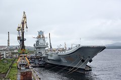 &laquo;Его боевая мощь не такая и большая&raquo;. Военные &mdash; о судьбе авианосца &laquo;Адмирал Кузнецов&raquo;, который хотят пустить на металлолом
