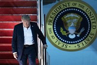 &laquo;Это все чушь&raquo;. Трамп прокомментировал заявления о нелегитимности Зеленского и высказался о конфликте на Украине