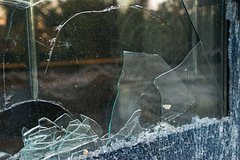 ВСУ атаковали дронами парк в центре Донецка, ранены шесть человек. В момент удара там гуляли семьи с детьми