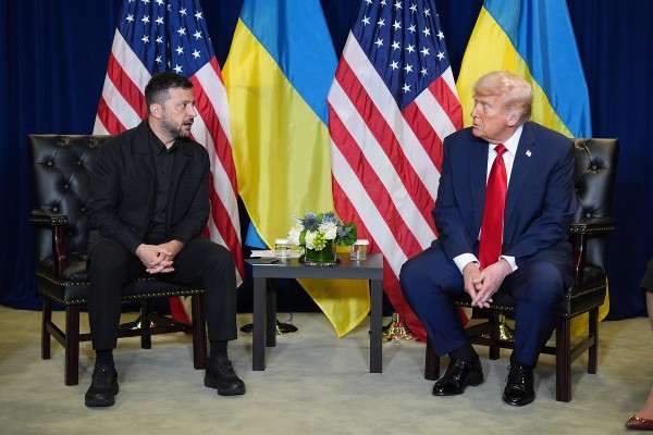 &laquo;Глупые европейцы все купят&raquo;. Трамп пригрозил России и поддержал Украину. Чего он добивается на самом деле?