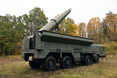 Россия атаковала &laquo;Искандером&raquo; грузовики ВСУ с беспилотниками. Десятки дронов-камикадзе загорелись и попали на видео