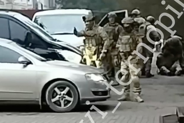 Бывших бойцов &laquo;Азова&raquo; начали задерживать на Украине. Их обвиняют в похищении людей во время мобилизации