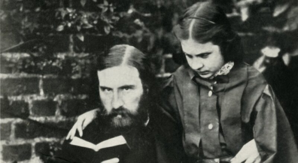 Тайная жизнь преподобного Льюиса Кэрролла &mdash; театр, фотография и&hellip; маленькие девочки