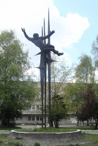 Памятники Валентине Терешковой, разные и в том числе странные
