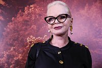 &laquo;Она ведь ничего не украла&raquo;. Ларису Долину захотели отменить. Что говорят певица и ее близкие о травле?