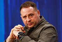 Зеленский уволил Ермака. Накануне он делал резкие заявления о мирном плане, но уже утром к нему пришли с обыском
