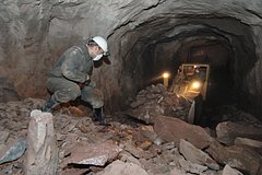 На украинской урановой шахте произошла авария. Под землей остаются люди. Что известно к этому часу?