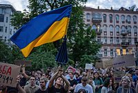 &laquo;Враги почуяли запах крови&raquo;. В Раде зреет бунт из-за коррупционного скандала. От Зеленского требуют отставки &laquo;теневого президента&raquo;