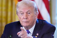 США готовятся к первым переговорам по Гренландии. Трамп вновь пугает всех Россией и требует отдать остров