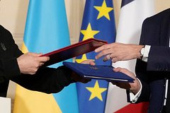 Украина захотела составить два мирных соглашения. Кто и с кем, по мнению Киева, должен подписывать документы?