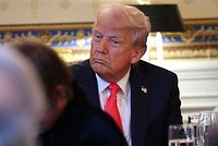 Трампа обвинили в изнасиловании несовершеннолетней. 13-летняя девочка укусила будущего президента США во время орального секса