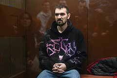 Шутившего про инвалида и Иисуса комика Останина отправили в колонию. Стендапер слушал приговор в худи с надписью &laquo;Бесы&raquo;
