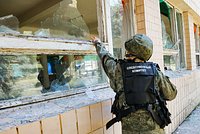 В Москве смертник бросил бомбу в машину с полицейскими. Погиб один сотрудник ГАИ