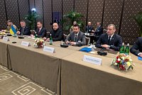 В Венгрии задержали украинского генерала, инкассаторов и машины с десятками миллионов долларов. Киев назвал это рэкетом