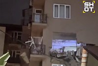 В Севастополе прогремел мощный взрыв в жилом доме. Стены здания обрушились, а под завалами нашли тела погибших. Что известно о ЧП?
