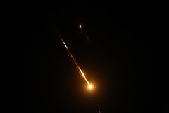 Иран ударил по городу на юге Израиля, где находится ядерный центр. Тегеран ответил на атаки по комплексу обогащения урана и АЭС