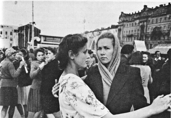 Послевоенный СССР на фотографиях Роберта Капы: Взгляд сквозь железный занавес