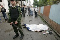 Мужчина с ножом ворвался в больницу Махачкалы и напал на врачей. Хирург попал в реанимацию, травматолог ранен