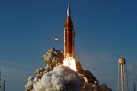 Астронавты миссии Artemis II вернулись на Землю. Что известно о будущих полетах к Луне?