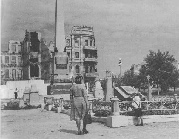 Послевоенный СССР на фотографиях Роберта Капы: Взгляд сквозь железный занавес
