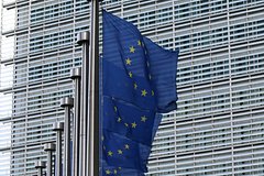 Суд в ЕС признал незаконным отказ разблокировать активы российского банка. Что происходит вокруг замороженных в Европе средств?