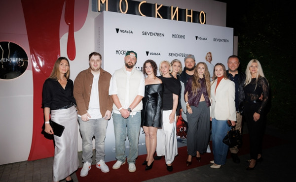 Бьюти-премьера комедии «Между нами, девочками» состоялась в Москве Бьюти-премьера комедии «Между нами, девочками» состоялась в Москве