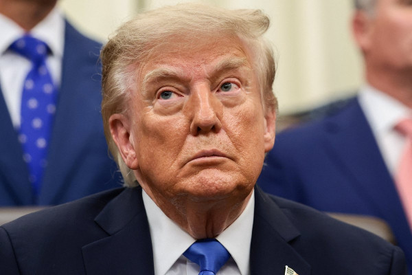 &laquo;Я хочу сделать это&raquo;. Трамп заявил, что готов встретиться с Путиным, но позже