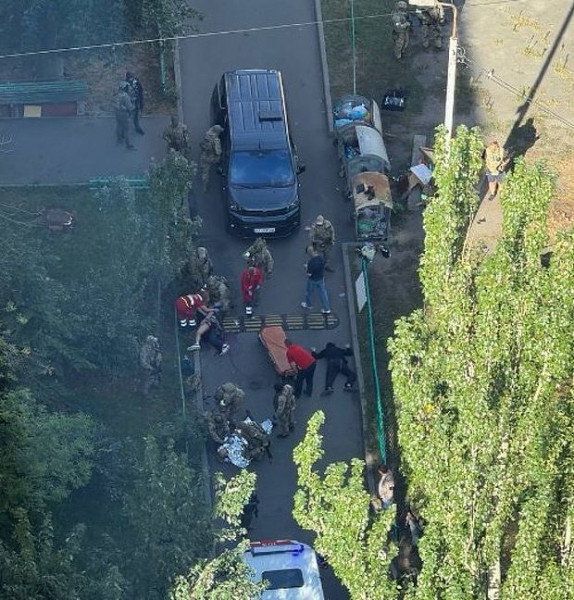 СБУ и ГУР обвиняют друг друга в перестрелке в Киеве и готовятся к новому конфликту. Что известно о противостоянии спецслужб?