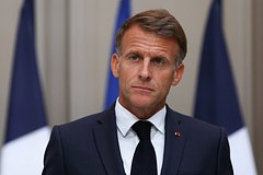 Макрон встретился с элитами и пересказал тревожные новости. Речь шла в том числе об Украине и &laquo;российской угрозе&raquo;