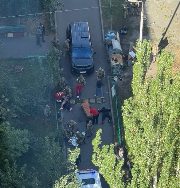СБУ и ГУР устроили перестрелку в Киеве из-за командира РДК, ранено около десяти силовиков. Что известно о столкновении?