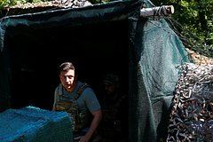 Зеленского уличили в бегстве от российских ударов. При наличии шести бункеров украинский лидер предпочитает отсиживаться в Европе