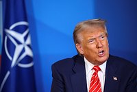 &laquo;Сложнее, чем другие войны&raquo;. Трамп снова занялся Украиной. Он раскрыл детали встречи с Зеленским и объяснил, чего хочет Путин