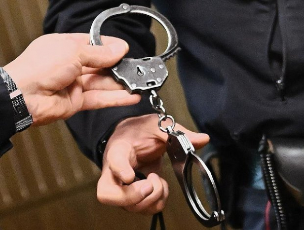 Российский курсант расправился со своим командиром. Он связал стропы его парашютов перед прыжком
