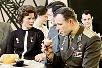 В России дали совет выходящим на связь из Парижа и Куршевеля во время СВО звездам